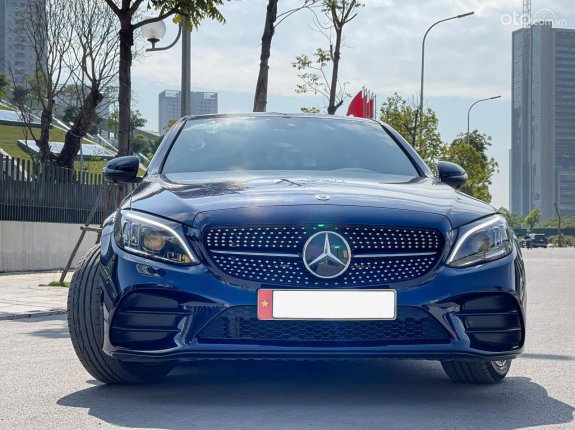 Cần bán lại xe Mercedes-Benz C300 AMG model 2020 sản xuất năm 2019