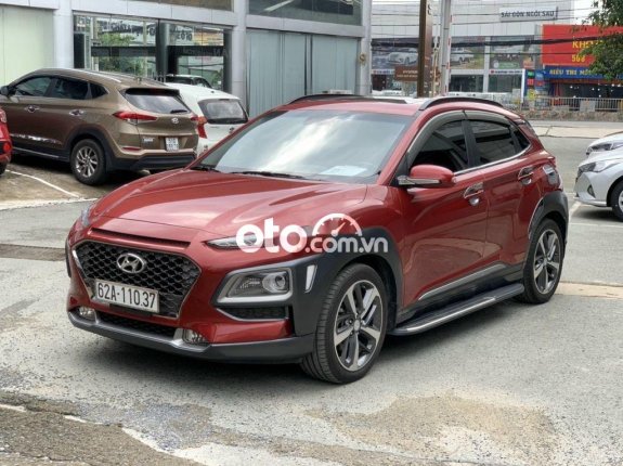 Xe Hyundai Kona 1.6 năm 2018, màu đỏ còn mới