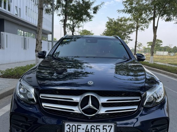 Cần bán gấp Mercedes GLC 300 xanh đen nội thất đen sản xuất năm 2018