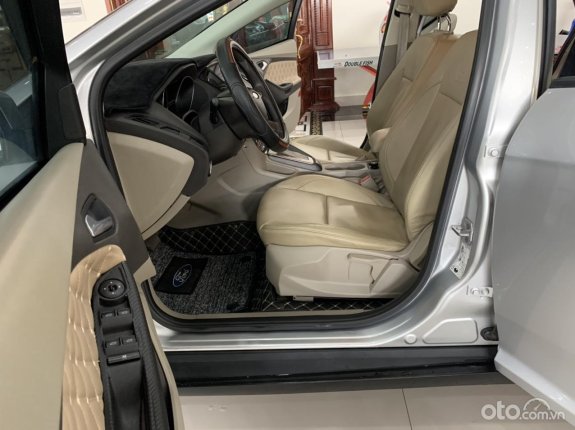 Ford Focus 2013 - Màu bạc