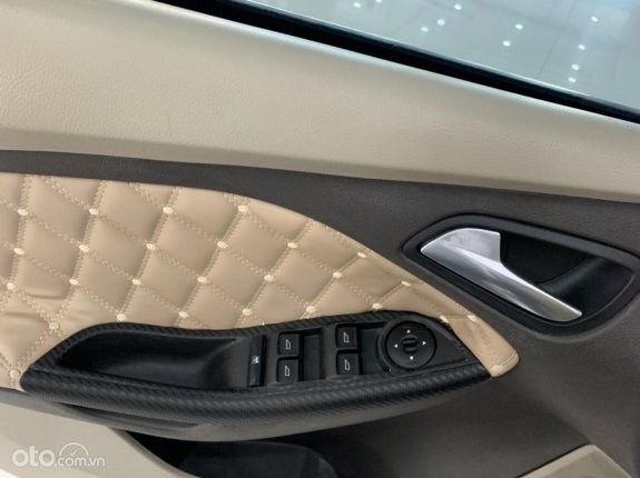 Ford Focus 2013 - Màu bạc