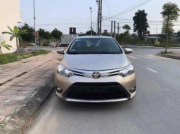 Cần bán Toyota Vios 1.5 E CVT sản xuất 2018, màu vàng cát
