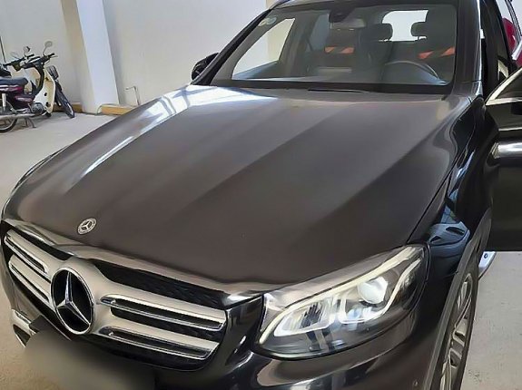 Cần bán xe Mercedes GLC200 năm sản xuất 2018, màu đen
