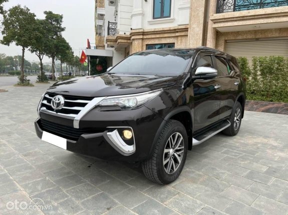 Toyota Fortuner 2019 bản 2.8 AT, máy dầu 2 cầu, nhập Indonesia màu đen