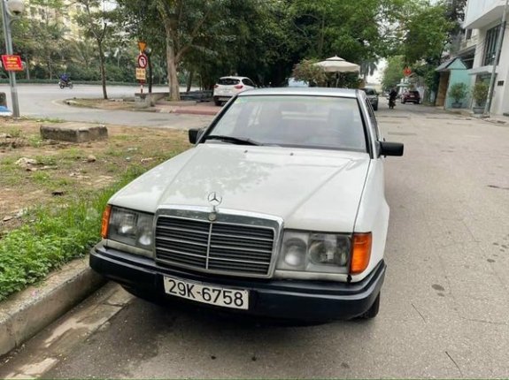 Bán Mercedes E230 năm 1989, màu trắng, nhập khẩu nguyên chiếc giá cạnh tranh