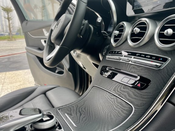 Mercedes-Benz GLC 300 4Matic 2017 - Màu nâu cafe, xe một chủ từ đầu, nói không với xe đâm đụng ngập nước