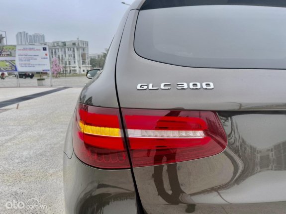 Mercedes-Benz GLC 300 4Matic 2017 - Màu nâu cafe, xe một chủ từ đầu, nói không với xe đâm đụng ngập nước