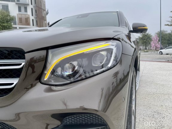 Mercedes-Benz GLC 300 4Matic 2017 - Màu nâu cafe, xe một chủ từ đầu, nói không với xe đâm đụng ngập nước