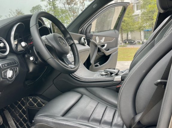 Mercedes-Benz GLC 300 4Matic 2017 - Màu nâu cafe, xe một chủ từ đầu, nói không với xe đâm đụng ngập nước