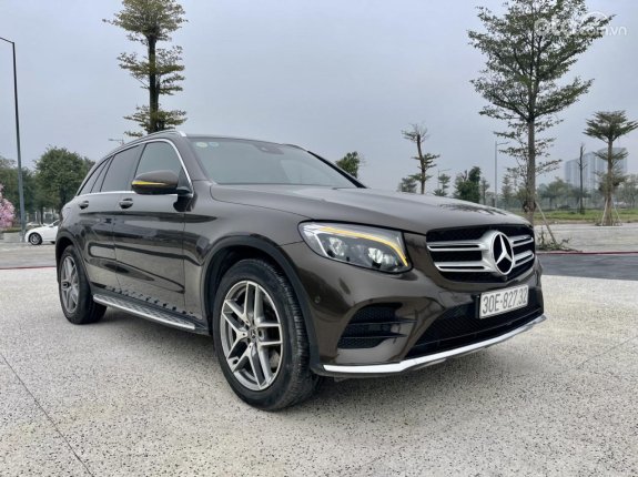 Mercedes-Benz GLC 300 4Matic 2017 - Màu nâu cafe, xe một chủ từ đầu, nói không với xe đâm đụng ngập nước