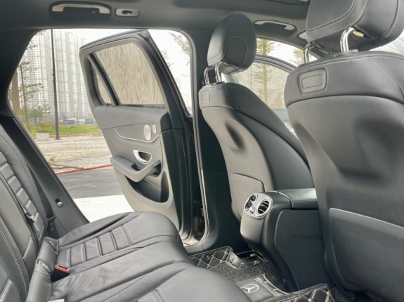 Mercedes-Benz GLC 300 4Matic 2017 - Màu nâu cafe, xe một chủ từ đầu, nói không với xe đâm đụng ngập nước