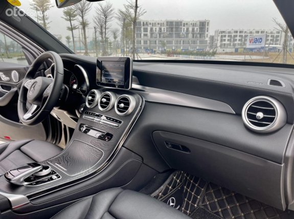 Mercedes-Benz GLC 300 4Matic 2017 - Màu nâu cafe, xe một chủ từ đầu, nói không với xe đâm đụng ngập nước
