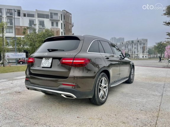 Mercedes-Benz GLC 300 4Matic 2017 - Màu nâu cafe, xe một chủ từ đầu, nói không với xe đâm đụng ngập nước
