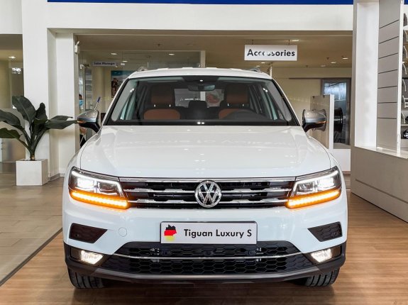 [Volkswagen Vũng Tàu ]Tiguan Luxury S 2022 màu trắng, động cơ 2.0 Turbo, SUV 7 chỗ gầm cao cho gia đình, dẫn động 2 cầu