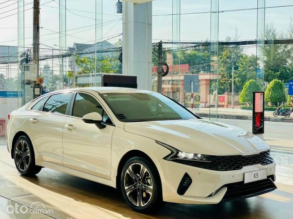 Kia K5 2.0 Premium 2022 - Ưu đãi tháng 8: Giảm tiền mặt, bảo hiểm xe - Tặng nhiều quà khủng