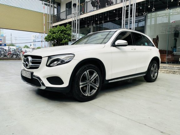 Mercedes-Benz GLC 200 4Matic 2018 - Xe sang, gia đình sử dụng như mới, 60000 km