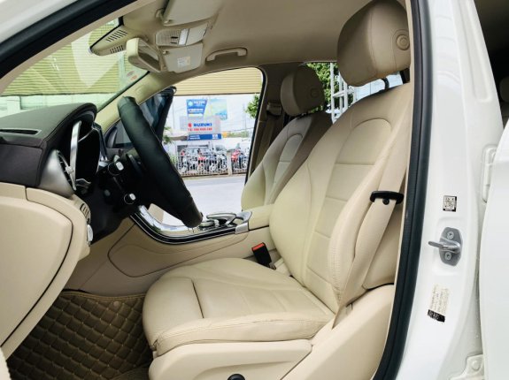 Mercedes-Benz GLC 200 4Matic 2018 - Xe sang, gia đình sử dụng như mới, 60000 km