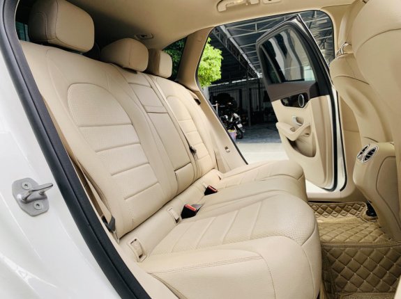 Mercedes-Benz GLC 200 4Matic 2018 - Xe sang, gia đình sử dụng như mới, 60000 km