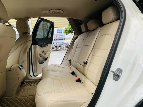 Mercedes-Benz GLC 200 4Matic 2018 - Xe sang, gia đình sử dụng như mới, 60000 km