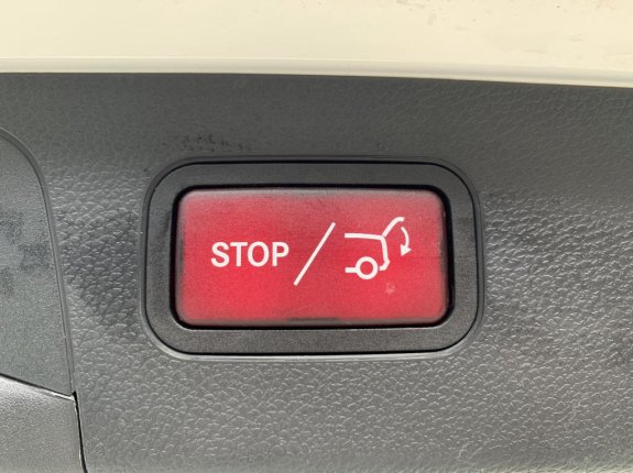 Mercedes-Benz GLC 200 4Matic 2018 - Xe sang, gia đình sử dụng như mới, 60000 km