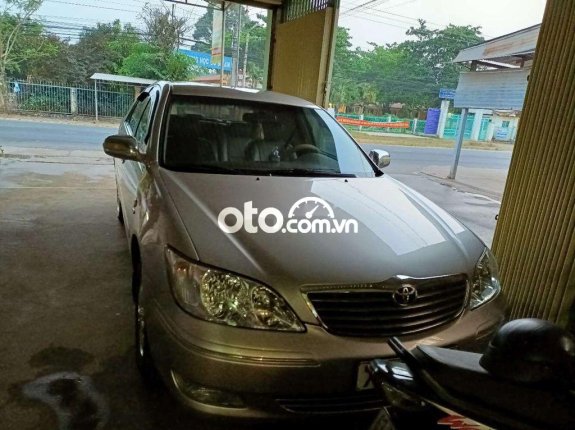 Cần bán gấp Toyota Camry 2.4G sản xuất 2002, xe gia đình