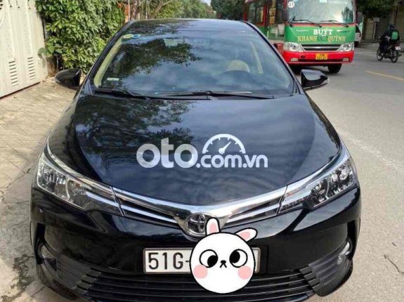 Cần bán xe Toyota Corolla Altis sản xuất 2018, màu đen, 639tr