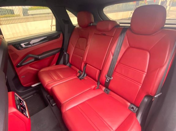 Porsche Cayenne S 2019 - Màu đen, nội thất 2 màu Bordeaux Red, một chủ từ mới, biển thành phố