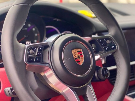 Porsche Cayenne S 2019 - Màu đen, nội thất 2 màu Bordeaux Red, một chủ từ mới, biển thành phố