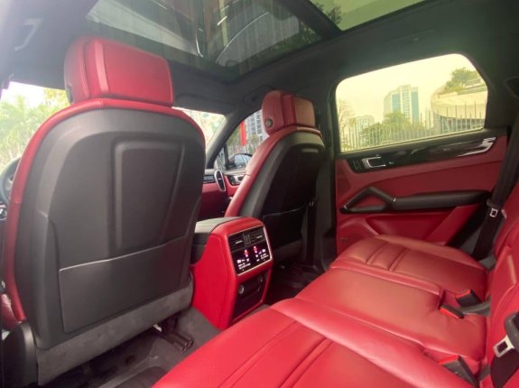 Porsche Cayenne S 2019 - Màu đen, nội thất 2 màu Bordeaux Red, một chủ từ mới, biển thành phố