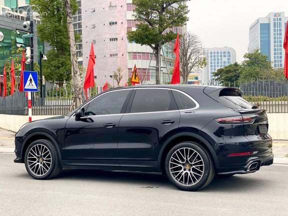 Porsche Cayenne S 2019 - Màu đen, nội thất 2 màu Bordeaux Red, một chủ từ mới, biển thành phố
