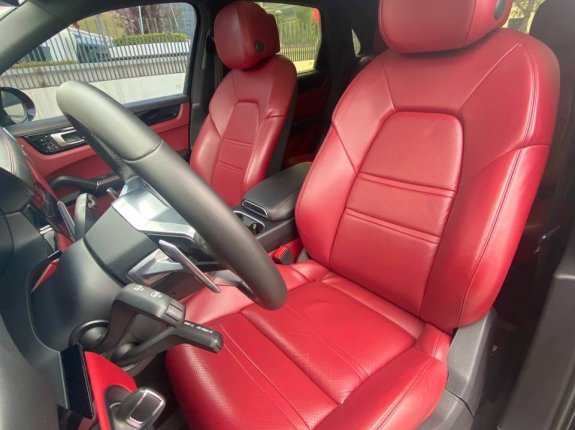 Porsche Cayenne S 2019 - Màu đen, nội thất 2 màu Bordeaux Red, một chủ từ mới, biển thành phố