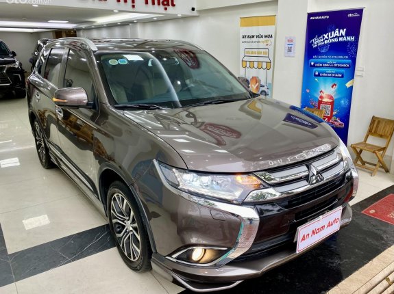 Mitsubishi Outlander 2017 - Xe màu nâu