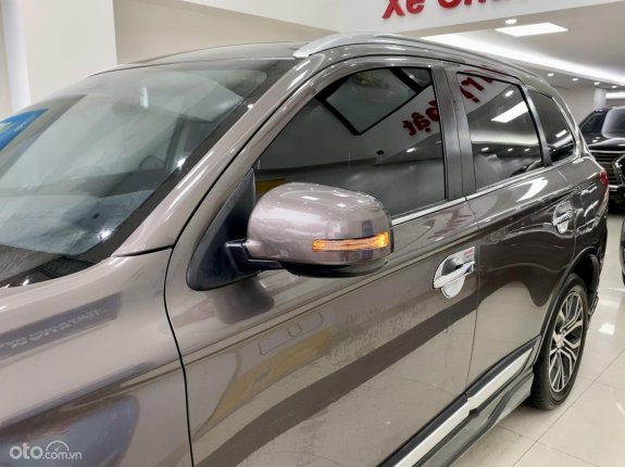 Mitsubishi Outlander 2017 - Xe màu nâu