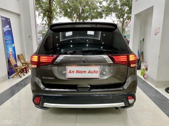 Mitsubishi Outlander 2017 - Xe màu nâu