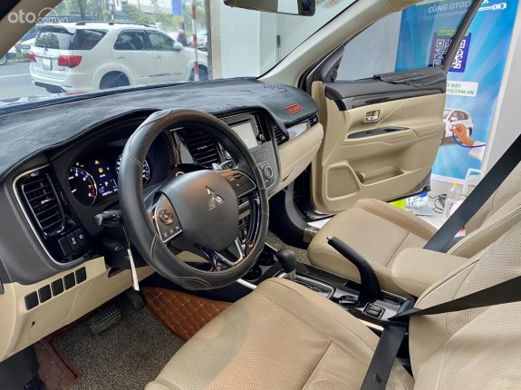 Mitsubishi Outlander 2017 - Xe màu nâu