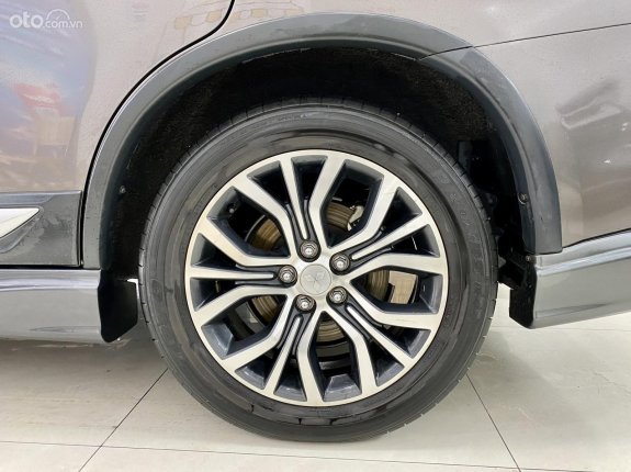 Mitsubishi Outlander 2017 - Xe màu nâu