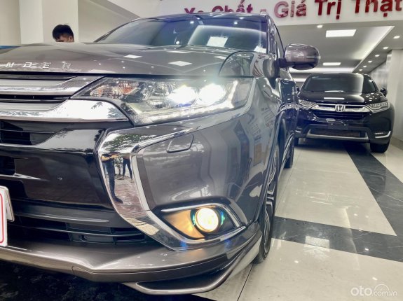 Mitsubishi Outlander 2017 - Xe màu nâu