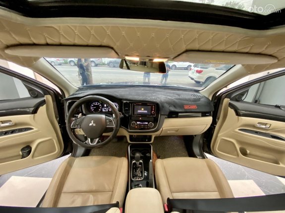 Mitsubishi Outlander 2017 - Xe màu nâu