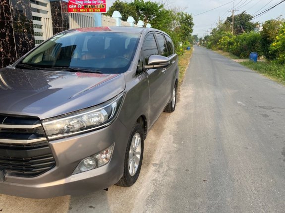 Cần bán xe Toyota Innova 2.0E sản xuất 2018, màu xám số sàn 