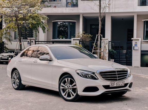 Mercedes-Benz C250 Exclusive 2017 - Xe cực đẹp và ngon, trả góp từ 250tr nhận xe luôn, xe có bảo hành và bao check hãng thoải mái