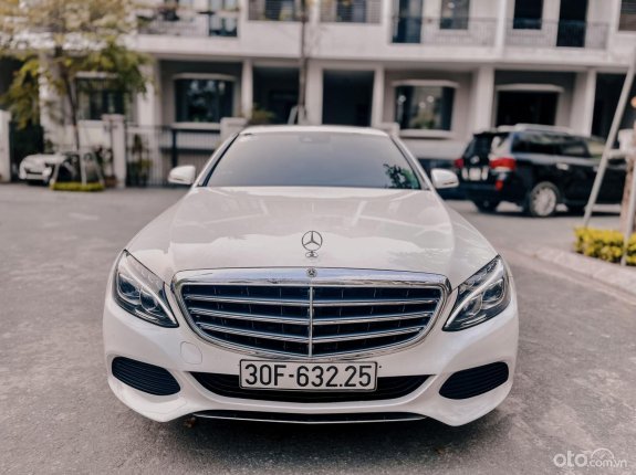 Mercedes-Benz C250 Exclusive 2017 - Xe cực đẹp và ngon, trả góp từ 250tr nhận xe luôn, xe có bảo hành và bao check hãng thoải mái