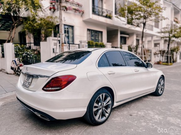 Mercedes-Benz C250 Exclusive 2017 - Xe cực đẹp và ngon, trả góp từ 250tr nhận xe luôn, xe có bảo hành và bao check hãng thoải mái