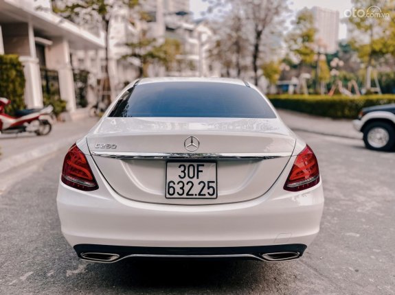 Mercedes-Benz C250 Exclusive 2017 - Xe cực đẹp và ngon, trả góp từ 250tr nhận xe luôn, xe có bảo hành và bao check hãng thoải mái