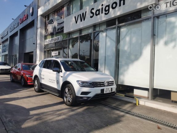 Volkswagen Tiguan Luxury S 2021 - Hãng bán Thanh Lý xe demo công ty còn rất mới, xe lên full option, tặng 100% trước bạ