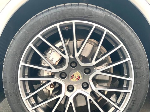 Porsche Cayenne S 2015 - Màu trắng/ nội thất 2 màu, biển thành phố - Tên tư nhân