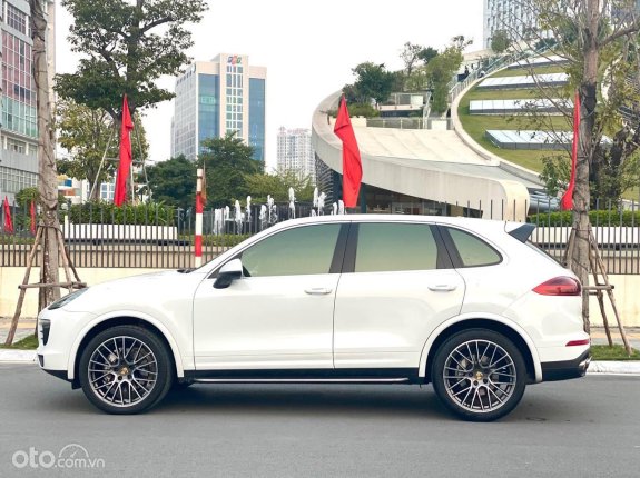 Porsche Cayenne S 2015 - Màu trắng/ nội thất 2 màu, biển thành phố - Tên tư nhân