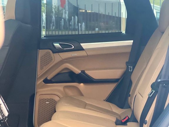 Porsche Cayenne S 2015 - Màu trắng/ nội thất 2 màu, biển thành phố - Tên tư nhân