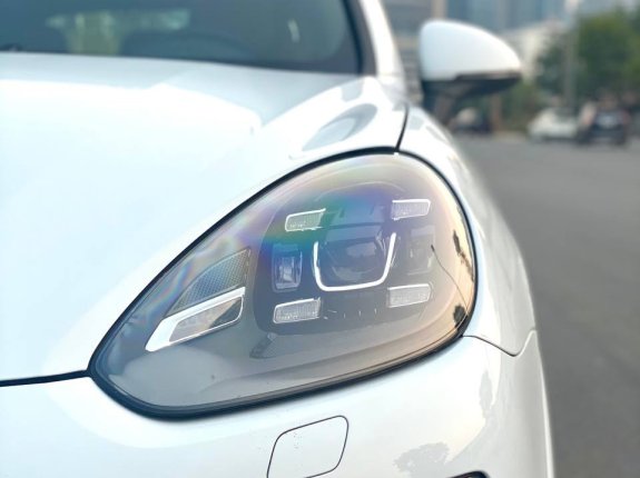 Porsche Cayenne S 2015 - Màu trắng/ nội thất 2 màu, biển thành phố - Tên tư nhân