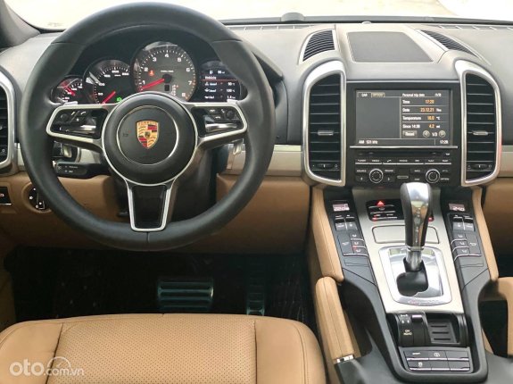Porsche Cayenne S 2015 - Màu trắng/ nội thất 2 màu, biển thành phố - Tên tư nhân