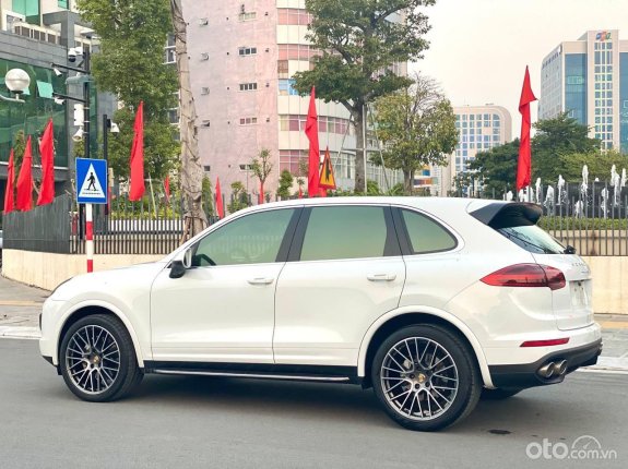 Porsche Cayenne S 2015 - Màu trắng/ nội thất 2 màu, biển thành phố - Tên tư nhân